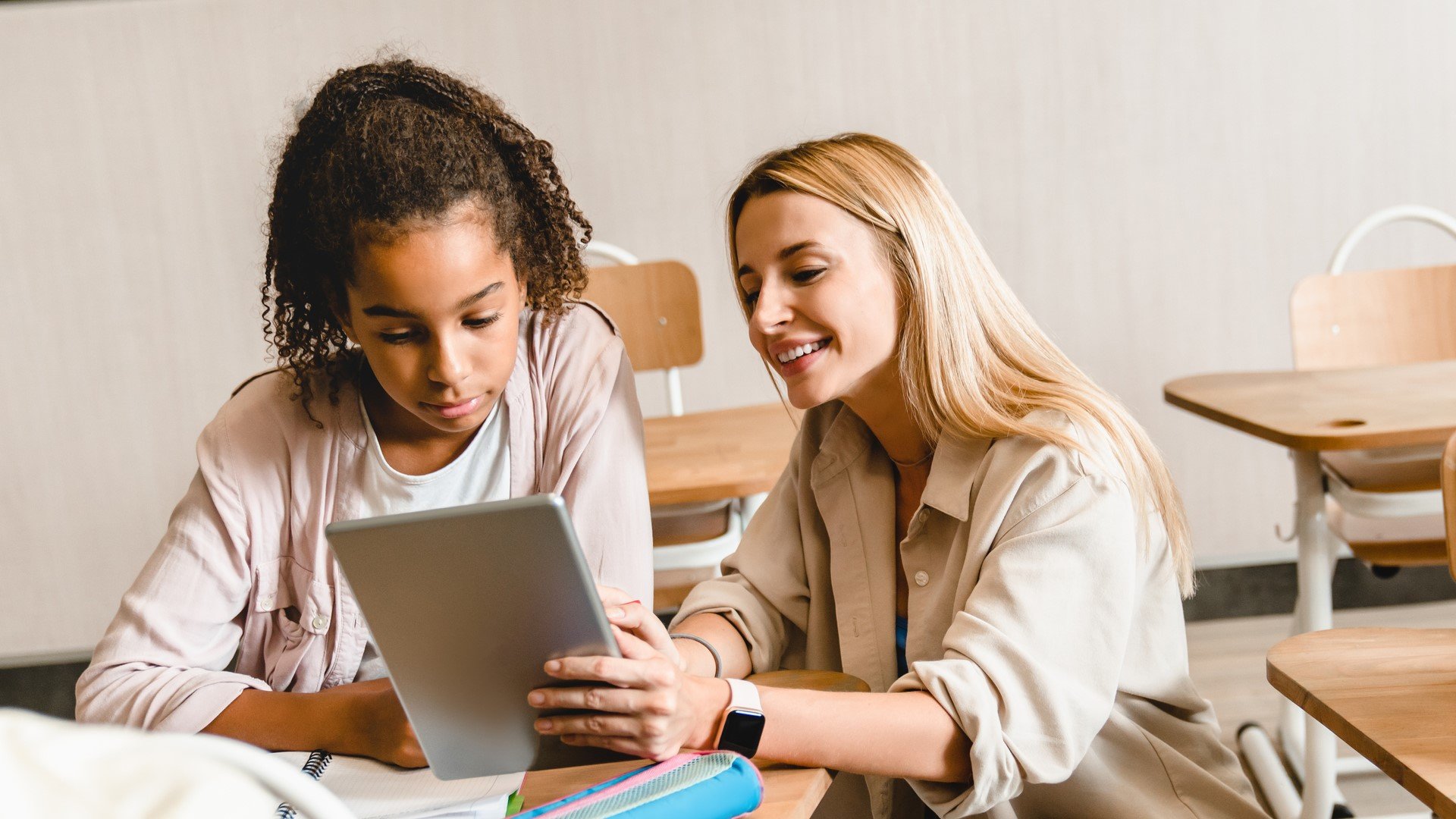 teacher and student using tablet