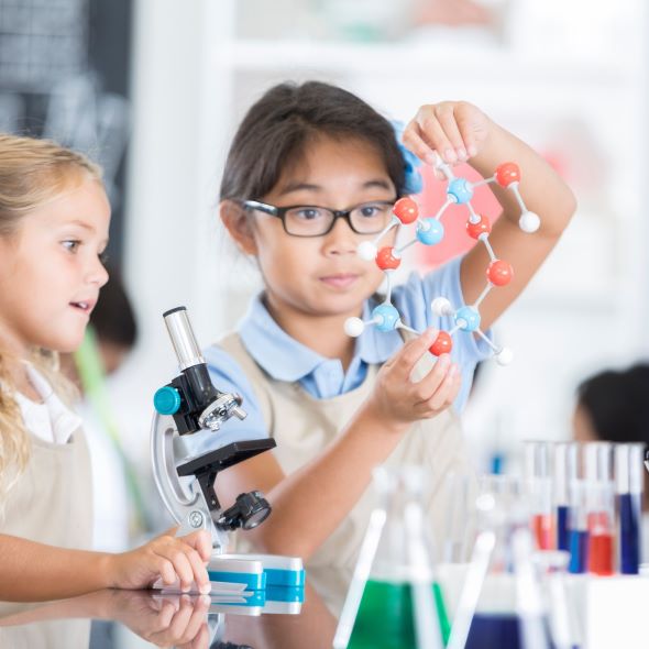 elementary students doing science project