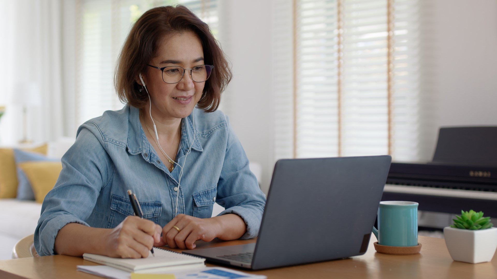 supervisor training on laptop